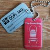 PINK Geocaching QR Travel Bug® - Glow in the Dark Brille dans